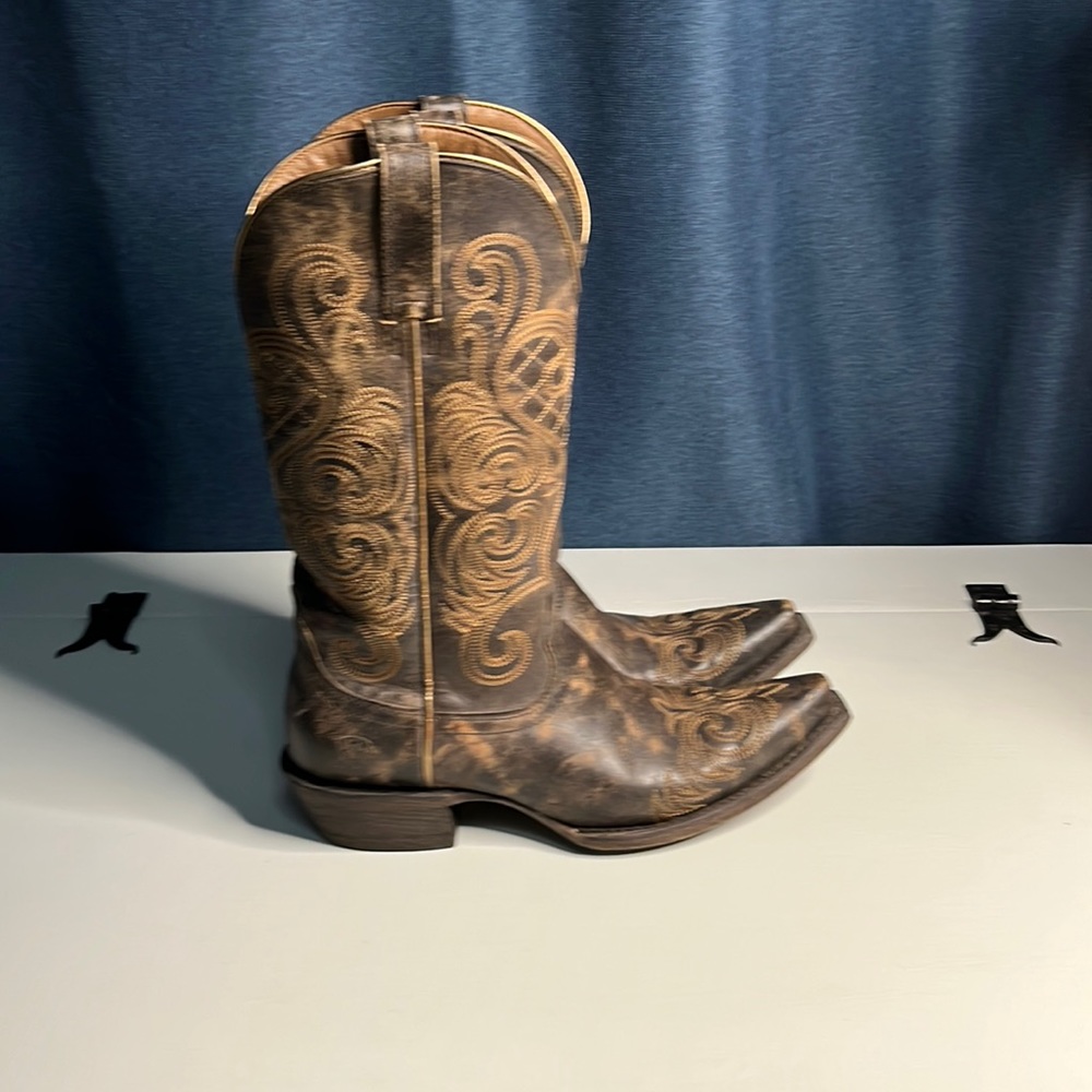 Ariat cowboy boots.